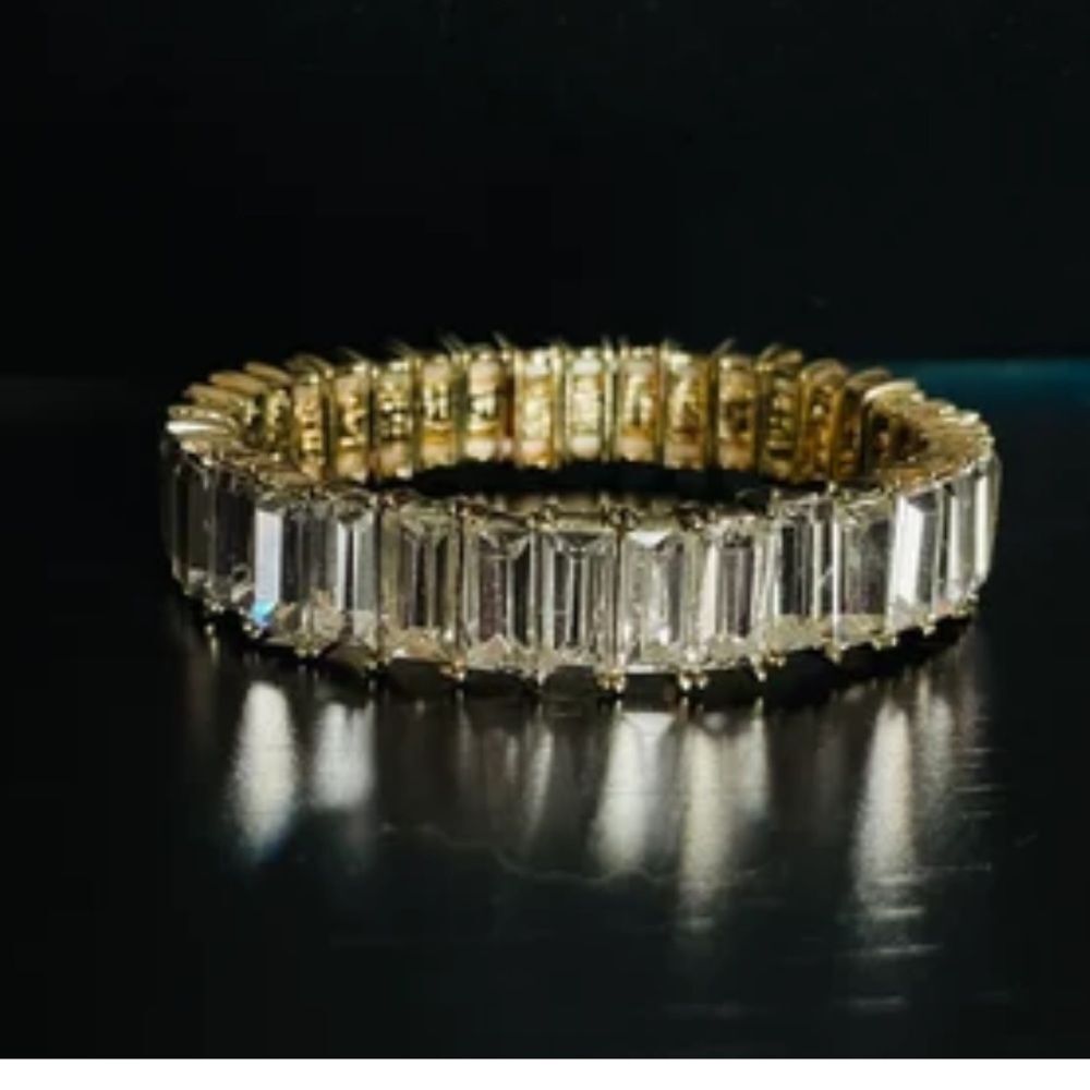 Elegant gold Ring with Clear Stones size 7